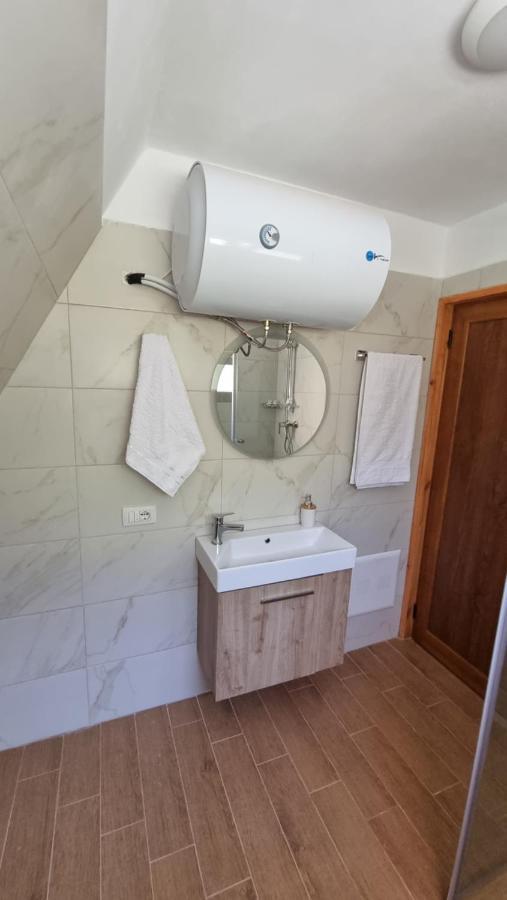 Bungaja Chalets Shkoder Bagian luar foto