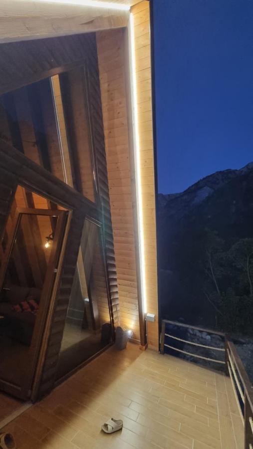 Bungaja Chalets Shkoder Bagian luar foto