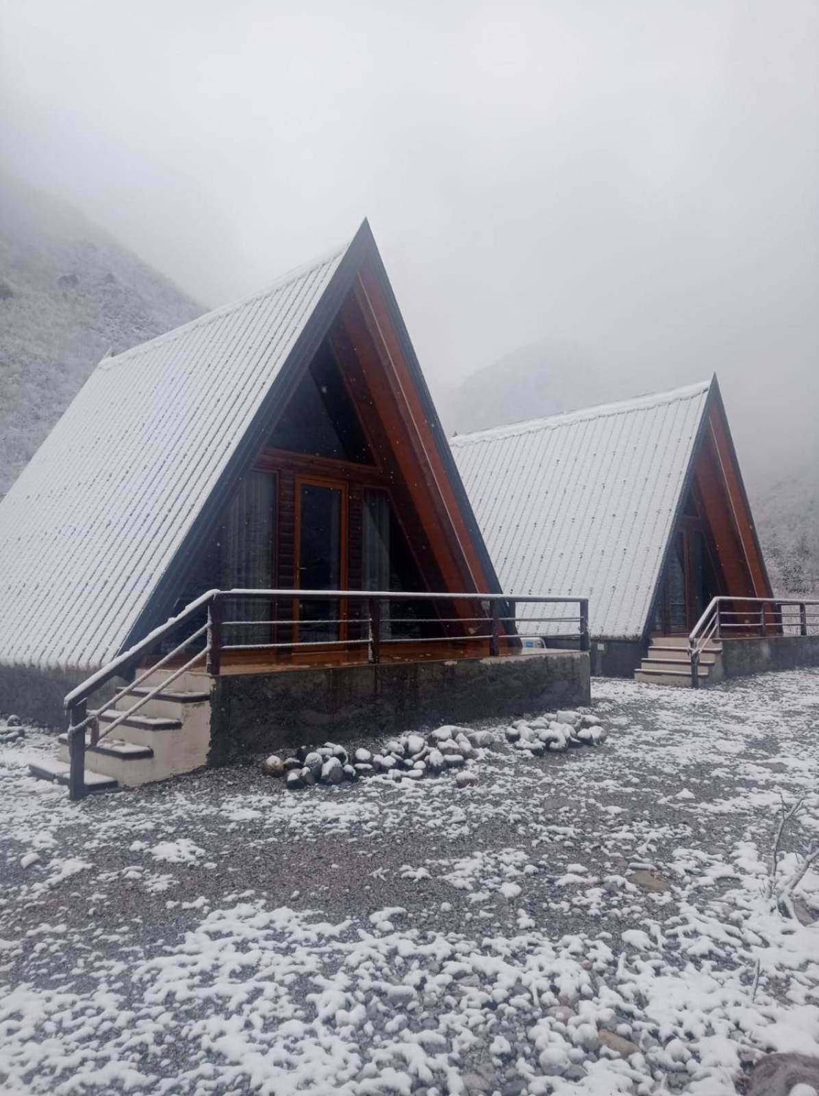 Bungaja Chalets Shkoder Bagian luar foto